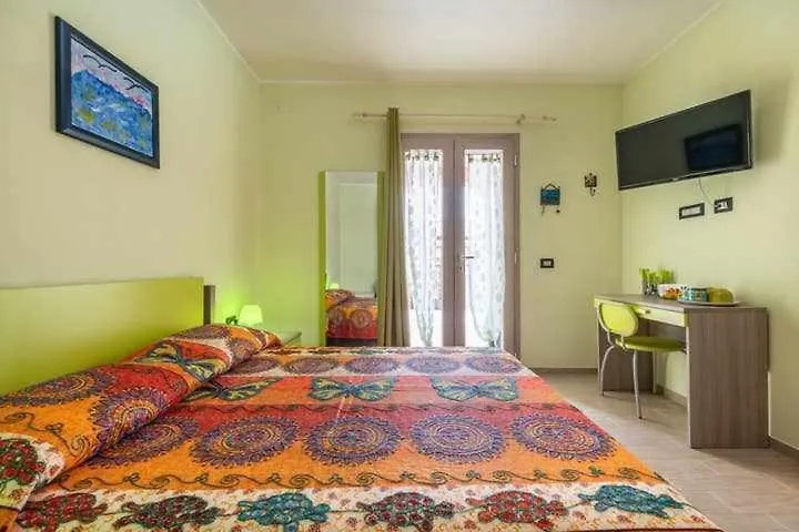 Bed & Breakfast Larcobaleno Di Chia Cin It11101Ce Bed and Breakfast Domus De Maria