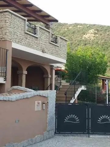 Larcobaleno Di Chia Cin It11101Ce Bed and Breakfast Domus De Maria Bed & Breakfast