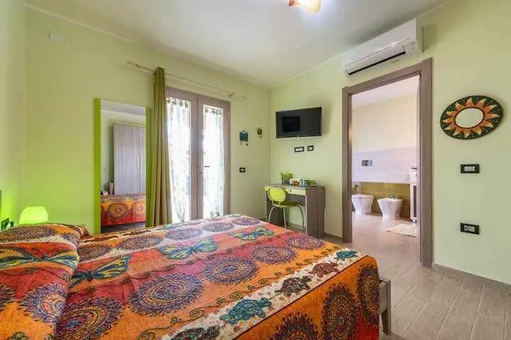 Larcobaleno Di Chia Cin It11101Ce Bed and Breakfast Domus De Maria Bed & Breakfast