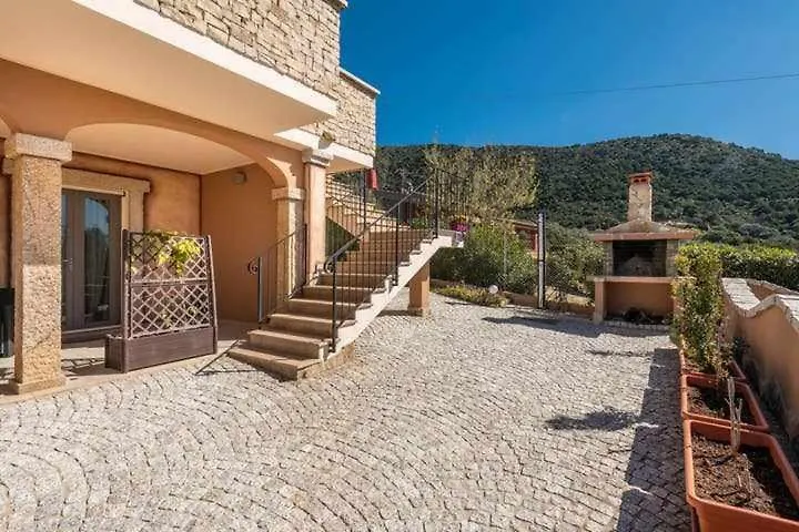 Larcobaleno Di Chia Cin It11101Ce Bed and Breakfast Domus De Maria 0*,  Italien